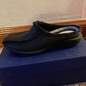LizSport Slid-on Clog